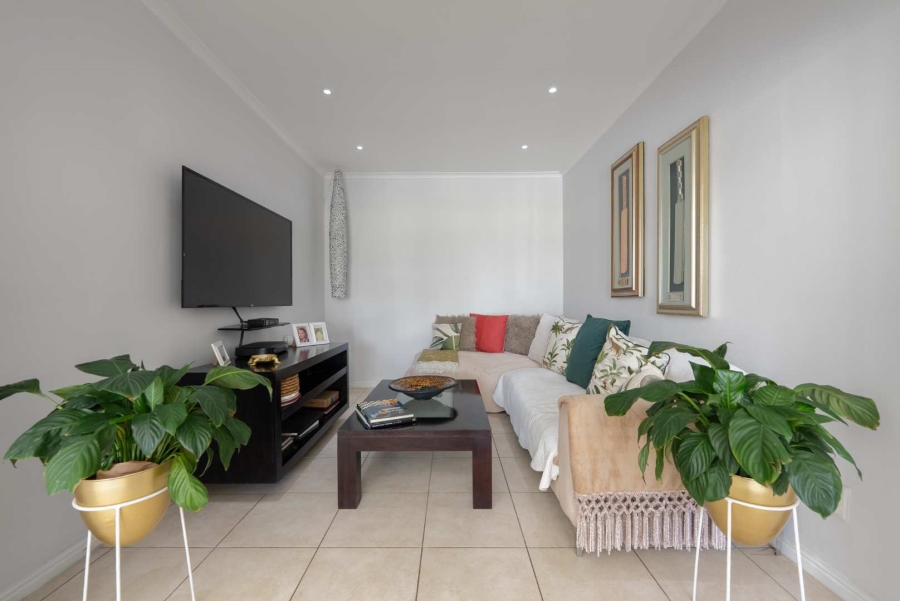 5 Bedroom Property for Sale in Green Point Western Cape